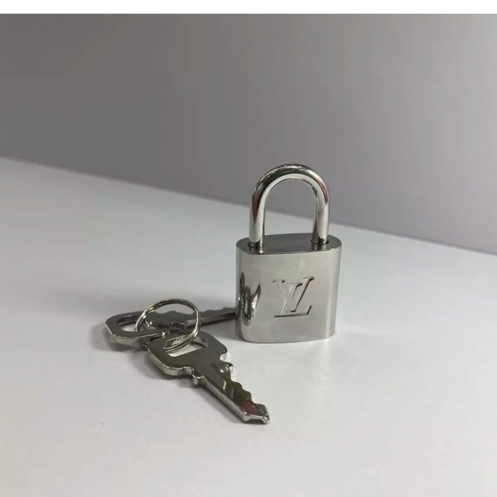 Louis Vuitton Silver Padlock and 2 Keys with COA - Picture 2 of 7